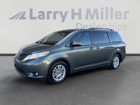 Used 2014 Toyota Sienna XLE w/ XLE Premium Package FWD image 1
