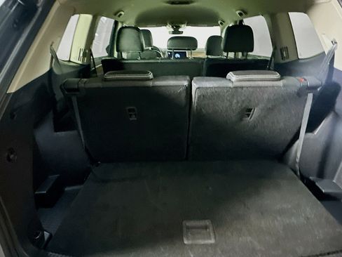 Used 2025 Volkswagen Atlas SE image 28
