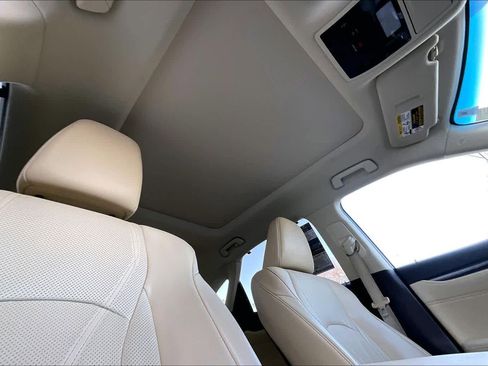 Used 2017 Lexus RX 450h AWD image 12