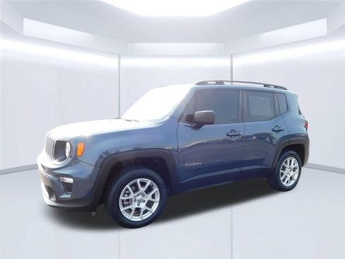 Used 2023 Jeep Renegade Latitude w/ Premium Group AWD/4WD image 7