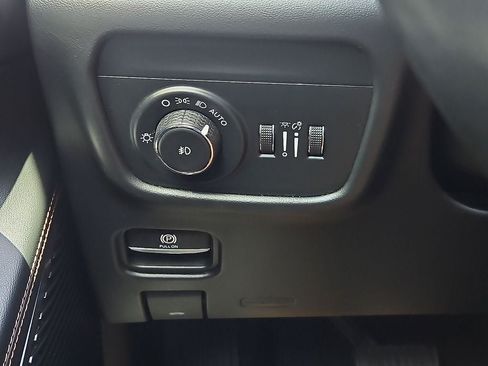 Used 2023 Jeep Grand Cherokee L Summit AWD/4WD image 24