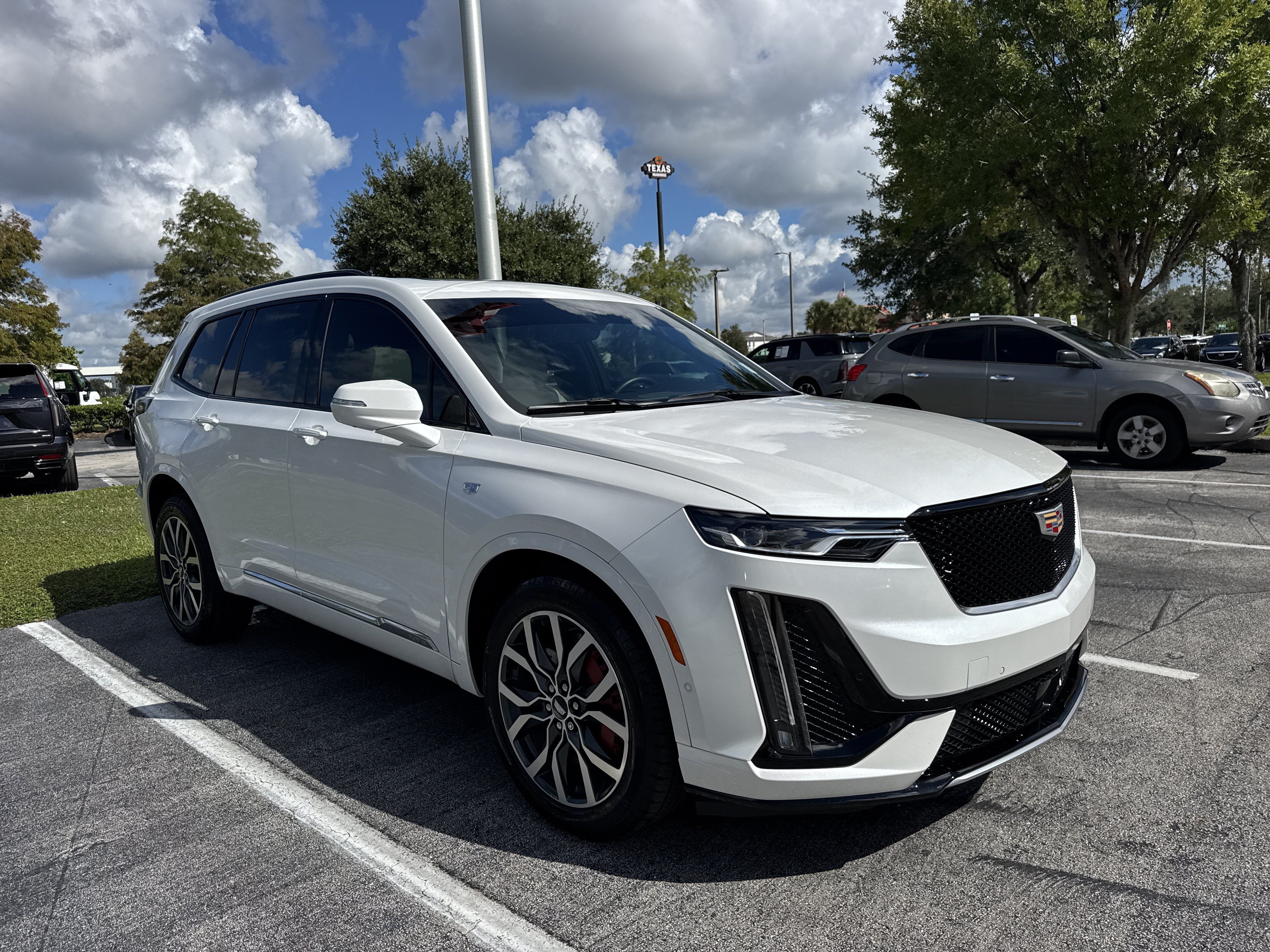 Used 2024 Cadillac XT6 Sport w/ Technology Package AWD/4WD image 4