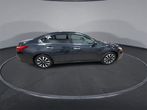 Used 2017 Nissan Altima 2.5 SV image 9