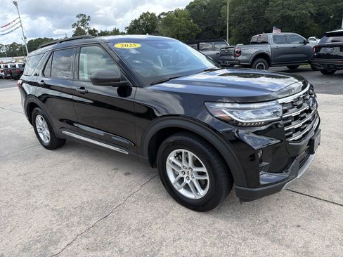 Used 2025 Ford Explorer Active w/ Active Comfort Package RWD image 4