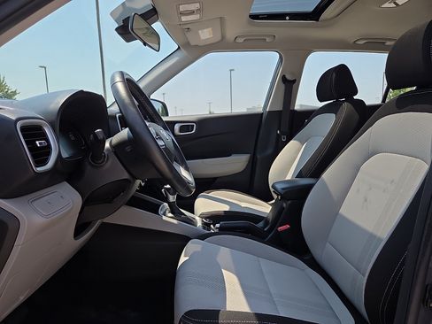 Used 2025 Hyundai Venue SEL FWD image 15