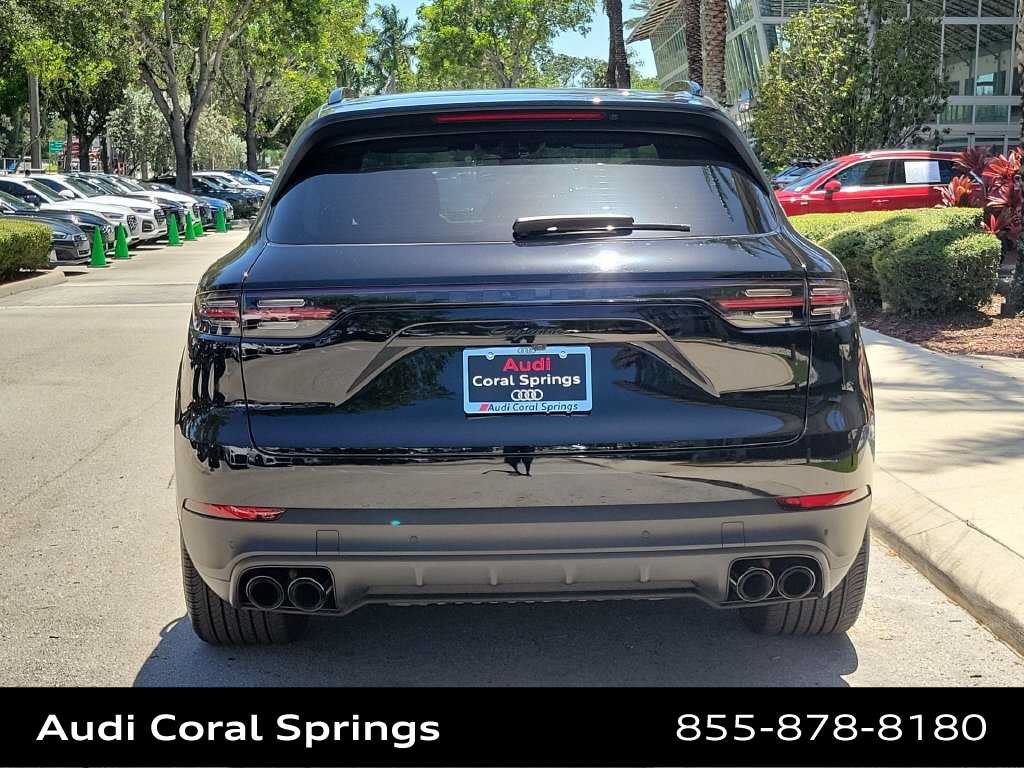Used 2023 Porsche Cayenne AWD/4WD image 13