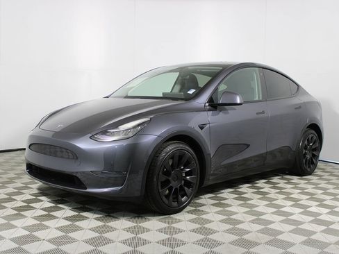 Used 2020 Tesla Model Y Long Range image 3