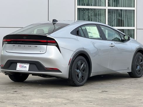 New 2026 Toyota Prius LE image 4