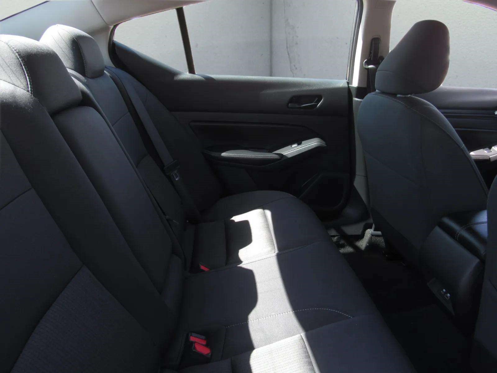 Used 2024 Nissan Altima 2.5 SV FWD image 11
