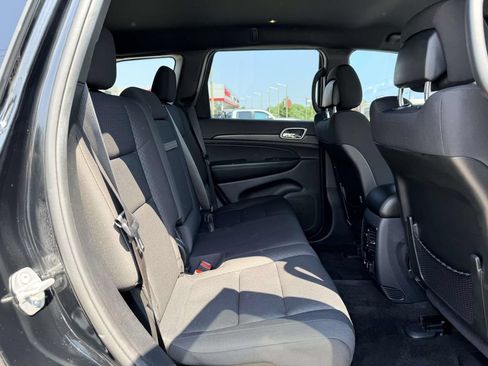 Used 2018 Jeep Grand Cherokee Laredo AWD/4WD image 14