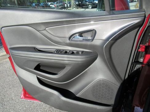 Used 2022 Buick Encore Preferred w/ Safety Package FWD image 17