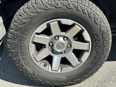 Used 2015 Toyota 4Runner Trail AWD/4WD image 12