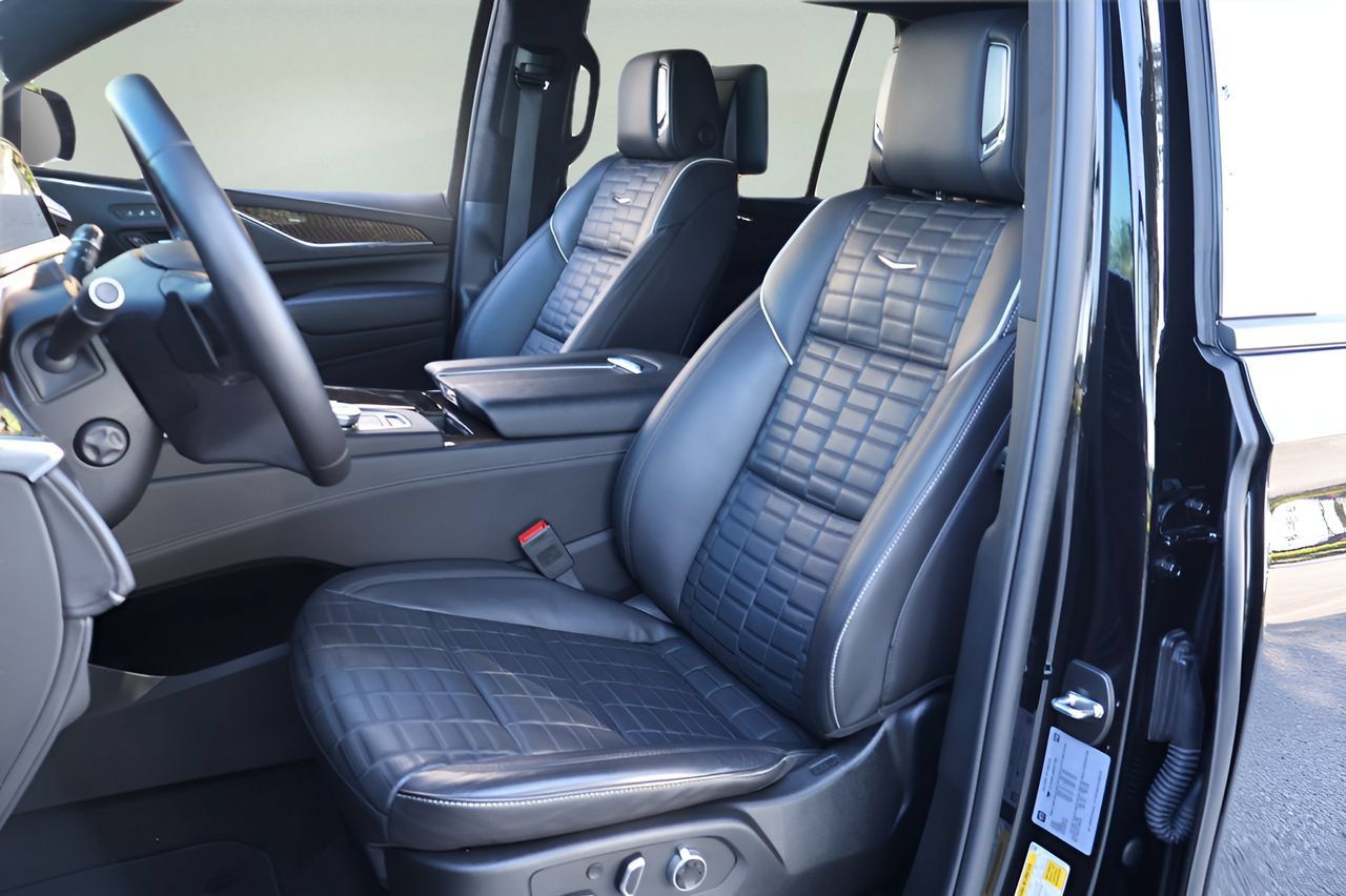 Certified 2024 Cadillac Escalade ESV Sport Platinum w/ LPO, ONYX Package AWD/4WD image 13
