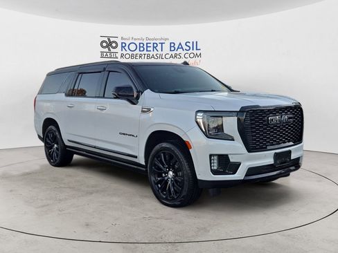 Used 2023 GMC Yukon XL Denali w/ Denali Reserve Package image 7