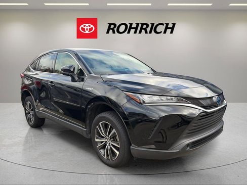 Used 2021 Toyota Venza LE image 3