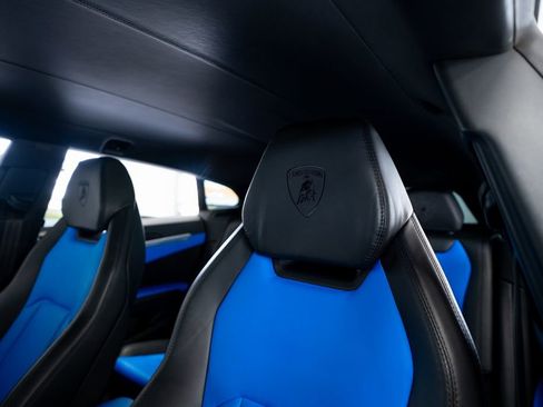 Used 2022 Lamborghini Urus AWD/4WD image 45