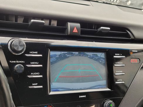 Used 2020 Toyota Camry SE FWD image 22
