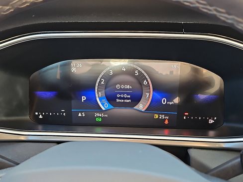 Certified 2025 Volkswagen Taos SE image 18