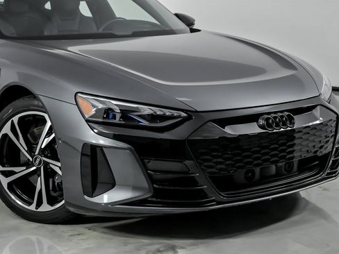 Used 2022 Audi e-tron GT Prestige w/ Prestige Package image 3