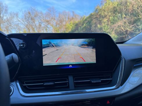 Used 2025 Chevrolet Trax LT image 17