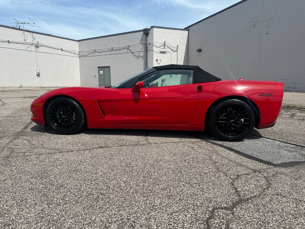 Used 2005 Chevrolet Corvette Convertible w/ Preferred Equipment Group RWD image 3