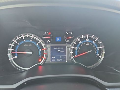 Used 2018 Toyota 4Runner SR5 AWD/4WD image 11