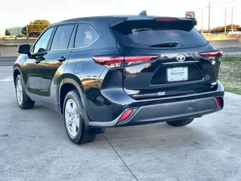 Used 2024 Toyota Highlander LE image 5
