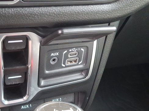 Used 2024 Jeep Wrangler Unlimited Sport AWD/4WD image 24