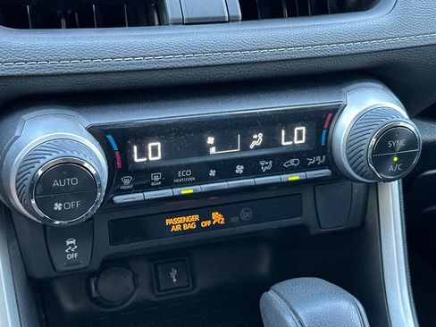 Used 2022 Toyota RAV4 LE image 20