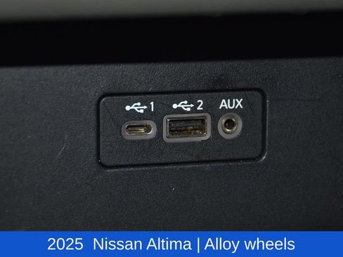 Used 2025 Nissan Altima 2.5 SV FWD image 21