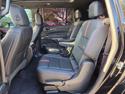 Certified 2025 Chevrolet Traverse RS FWD image 13