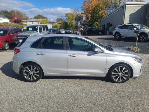 Used 2018 Hyundai Elantra GT w/ Style Package 02 FWD image 9