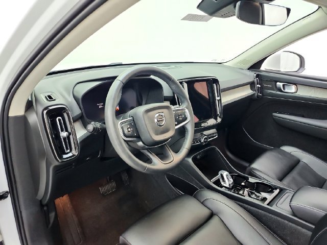 Used 2024 Volvo XC40 B5 Plus w/ Protection Package Premier AWD/4WD image 20