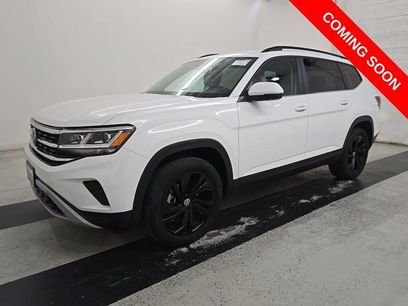 Used 2023 Volkswagen Atlas SE w/ Black Wheel Package