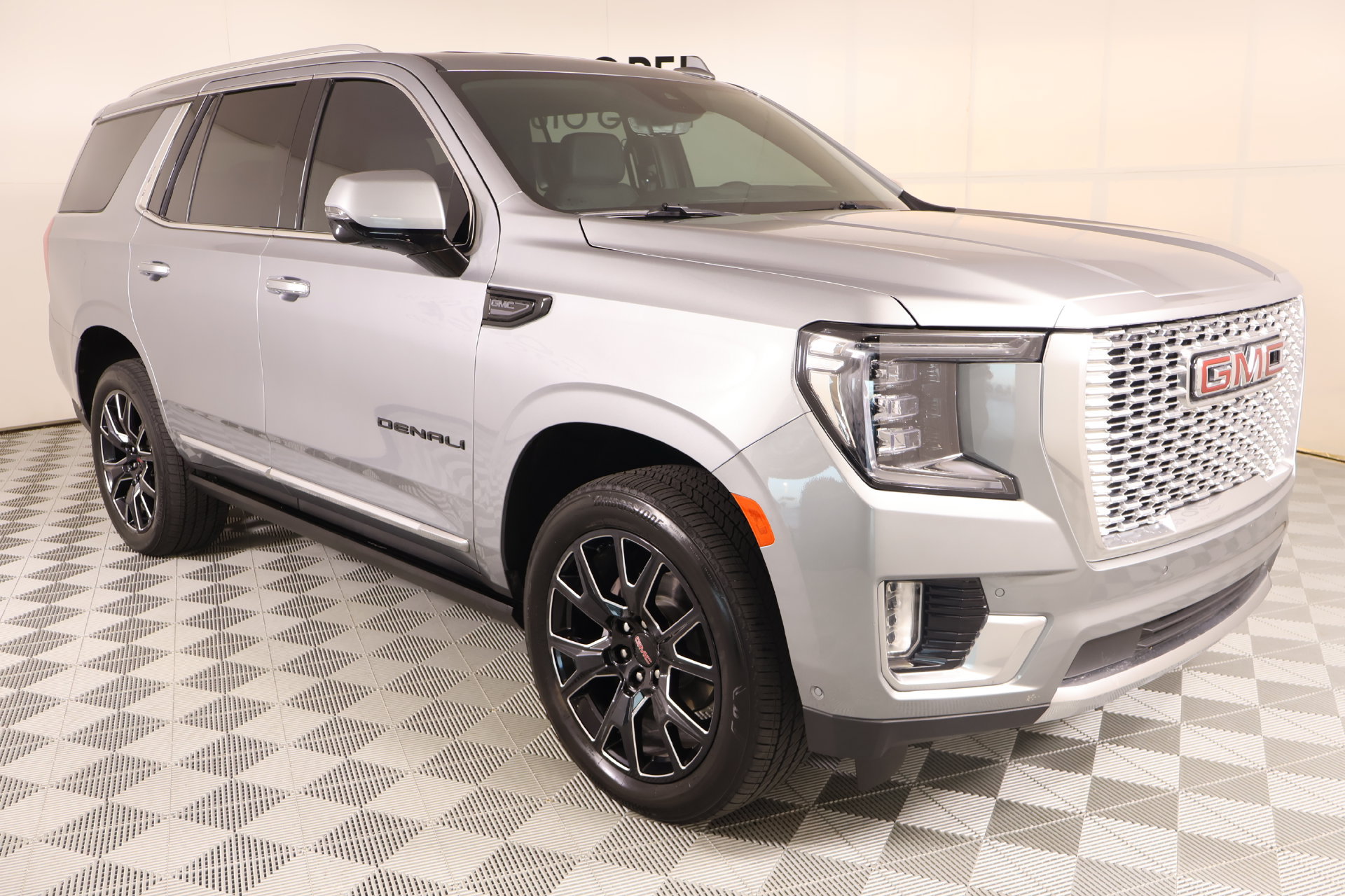 Used 2024 GMC Yukon Denali w/ Denali Reserve Package AWD/4WD image 1