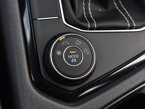 New 2026 Volkswagen Taos SE image 17