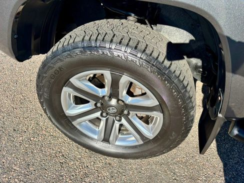 Used 2017 Toyota Tacoma Limited image 31