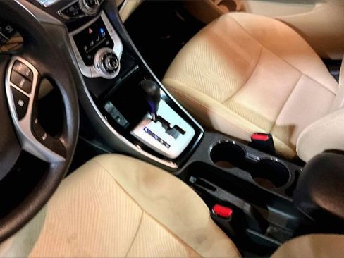 Used 2011 Hyundai Elantra GLS w/ Navigation Pkg 4 image 14