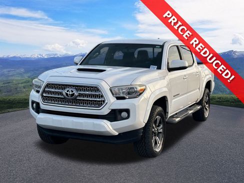 Used 2016 Toyota Tacoma TRD Sport image 1