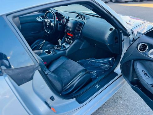 Used 2009 Nissan 370Z Touring w/ Sport Pkg RWD image 11