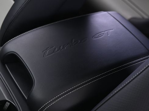 Certified 2025 Porsche Cayenne Turbo GT AWD/4WD image 34