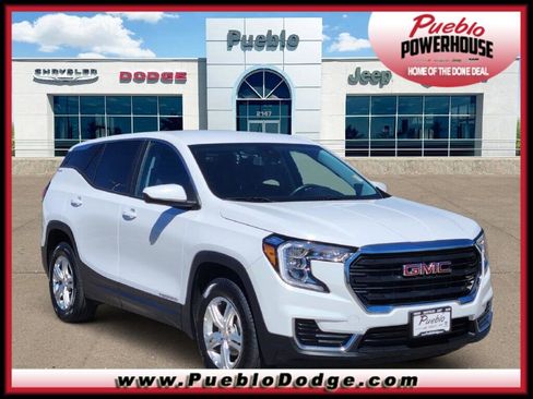 Used 2024 GMC Terrain SLE image 1
