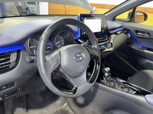 Used 2020 Toyota C-HR XLE FWD image 12