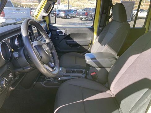 Used 2023 Jeep Wrangler Sport S image 9