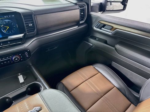 Used 2025 Chevrolet Silverado 3500 High Country w/ High Country Premium Package AWD/4WD image 27