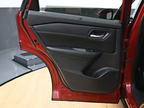 Used 2024 Nissan Rogue SL w/ SL Premium Package image 44