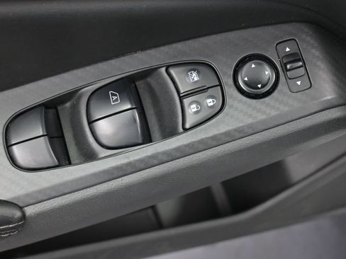 Used 2024 Nissan Altima 2.5 SV FWD image 24
