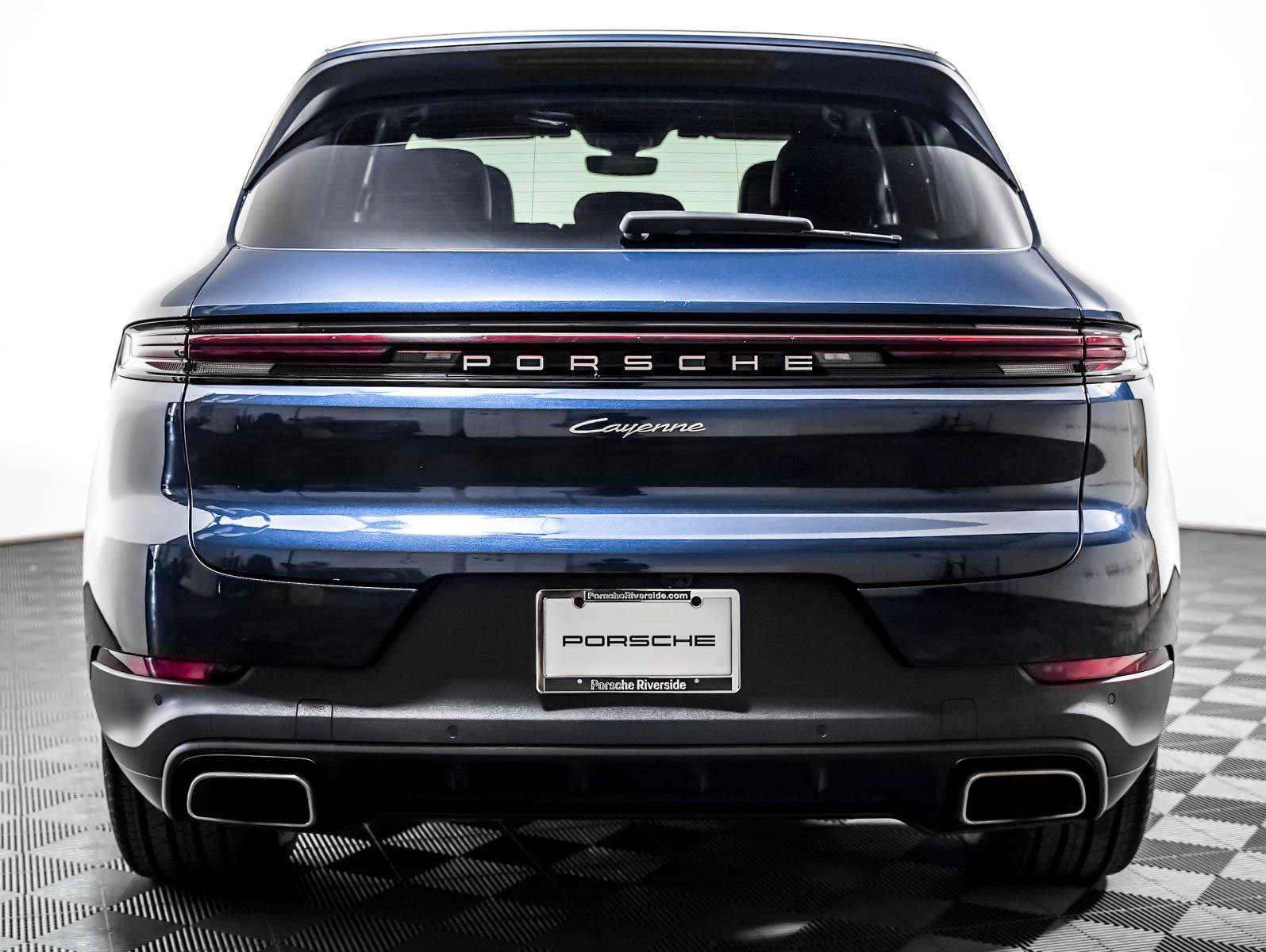 Certified 2024 Porsche Cayenne w/ Premium Package Plus (PFM) AWD/4WD image 11