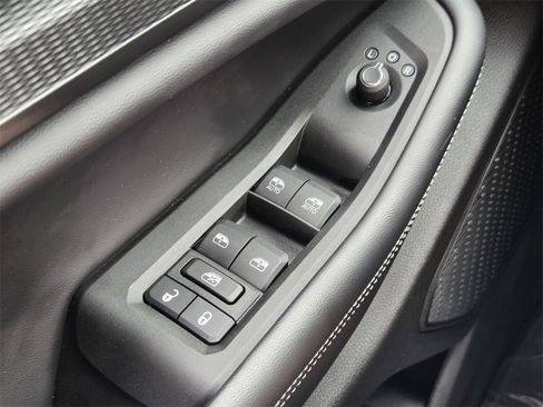 Used 2025 Jeep Grand Cherokee Altitude image 22