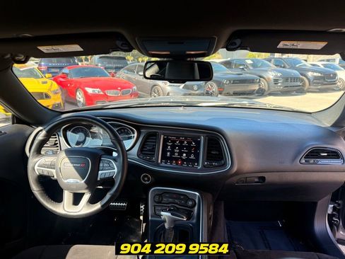 Used 2018 Dodge Challenger R/T Scat Pack w/ Leather Interior Group RWD image 32